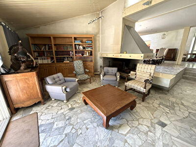 EXCLUSIVITE : BELLE DEMEURE D'ARCHITECTE DE 280 M² SUR PARC AVEC PISCINE DE 2100 M² - BOURG CENTRE