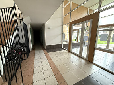 EXCLUSIVITE : BEL APPARTEMENT T2 EN REZ DE CHAUSSEE AVEC BALCON ET 2 PARKINGS - CAVIGNAC
