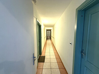 EXCLUSIVITE : BEL APPARTEMENT T2 EN REZ DE CHAUSSEE AVEC BALCON ET 2 PARKINGS - CAVIGNAC