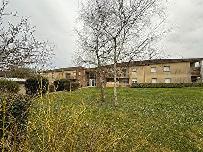 EXCLUSIVITE : BEL APPARTEMENT T2 EN REZ DE CHAUSSEE AVEC BALCON ET 2 PARKINGS - CAVIGNAC