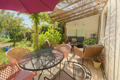 BELLE  MAISON RENOVEE DE 5 CHAMBRES ET JARDIN - SAINT ANDRE DE CUBZAC PROCHE CENTRE