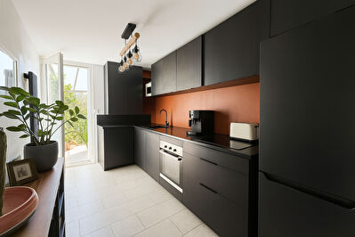 BELLE  MAISON RENOVEE DE 5 CHAMBRES ET JARDIN - SAINT ANDRE DE CUBZAC PROCHE CENTRE