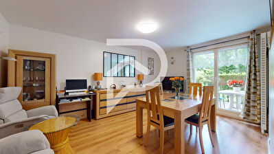 RARE DPE C - REZ DE JARDIN avec terrasse de 34m2 - beau 3 pièces de 65m2 avec 2 chambres et BOX fermé