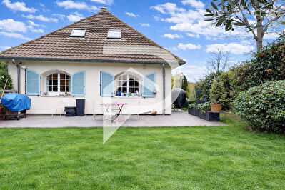 Triangle d'or de Marly-le-Roi - Maison de 190 m2 - DPE C - 5 chambres - jardin - garage - sous-sol total