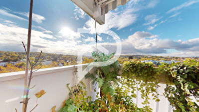 Marly-le-Roi, 5 pièces de 104 m2 avec séjour double, 3 chambres, 2 balcons, cave, parking + BOX