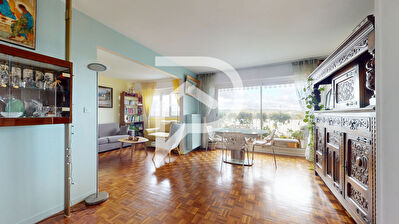 Marly-le-Roi, 5 pièces de 104 m2 avec séjour double, 3 chambres, 2 balcons, cave, parking + BOX