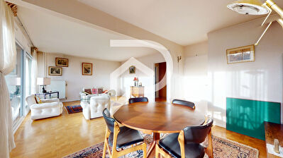 Appartement 5pièces 104m2 familial à vendre dans le triangle d'or de Marly-le-roi - Balcon , 1 Caves, 2 parking sous-sol, Vue paris