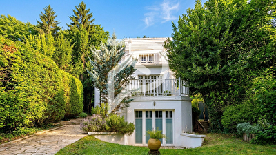 Maison Art Déco - Quartier Saint-Wandrille : séjour double, 3/4 chambres, terrasses et dépendance ? DPE E