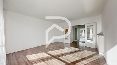 RARE sur le secteur - Le Pecq grand studio de 46m2 balcon, cave, parking, ascenseur, gardien...