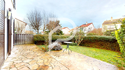 MAISON de 125 m2 avec 4 chambres, séjour double, jardin et garage