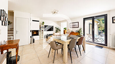 MAISON FAMILIALE INDÉPENDANTE DOMAINE PRIVÉ AU CALME  LE PORT-MARLY  4 CHAMBRES  JARDIN ARBORÉ 500 m² RÉNOVATION RÉCENTE  MAISON CONNECTÉE  DPE C