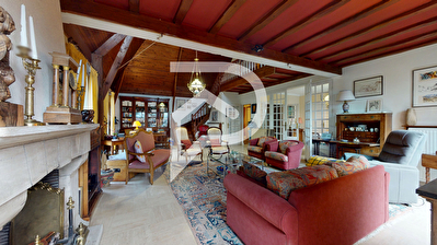 Maison individuelle dans le triangle d'or de Marly-le-Roi. DPE E, triple séjour, 6 chambres, jardin, garage