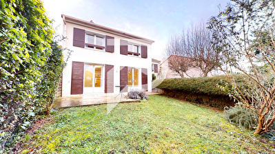 A LOUER MAISON de 125 m2 avec 4 chambres, séjour double, jardin et garage