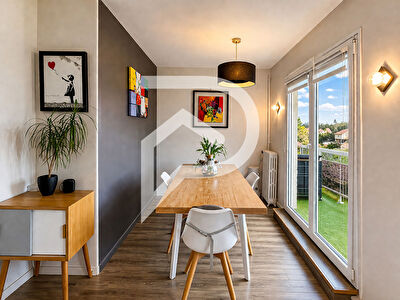 A louer Appartement  67 m2 La Celle Saint Cloud 4 pièces 3 chambres balcon box cave