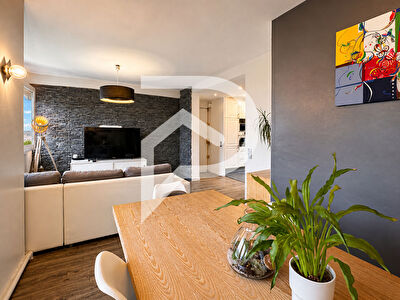 A louer Appartement  67 m2 La Celle Saint Cloud 4 pièces 3 chambres balcon box cave