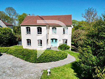 À Vendre Maison Hardricourt 10 Pièces 245 m² avec Jardin