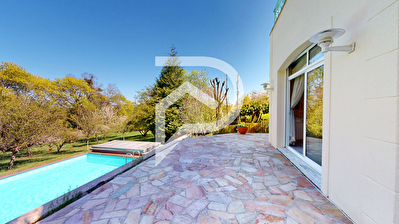 À Vendre Maison Hardricourt 10 Pièces 245 m² avec Jardin