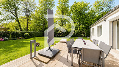 Maison familiale  de plain pied 150 m² Domaine privé sécurisé  Jardin 1000 m² plein sud  La Celle-Saint-Cloud Proche A13 et Parly 2