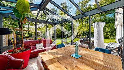 Maison familiale  de plain pied 150 m² Domaine privé sécurisé  Jardin 1000 m² plein sud  La Celle-Saint-Cloud Proche A13 et Parly 2
