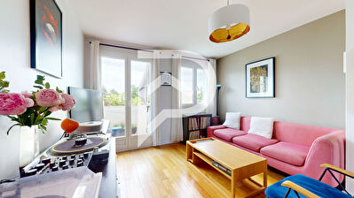 A vendre 4 pièces avec 3 chambres à Marly-le-Roi - hyper centre, balcon, cave, parking
