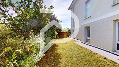Appartement Ecquevilly en rez-de-jardin comme une maison  3 chambres  Jardin 100 m² Résidence récente DPE C