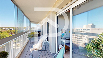 Appartement rénové 5 pièces Marly-le-Roi Montval étage élevé vue dégagée piscine tennis box