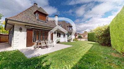 RARE - Coeur de Marly-le-Roi maison familiale de 6 chambres avec double séjour, jardin, garage
