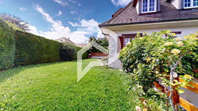 RARE - Coeur de Marly-le-Roi maison familiale de 6 chambres avec double séjour, jardin, garage