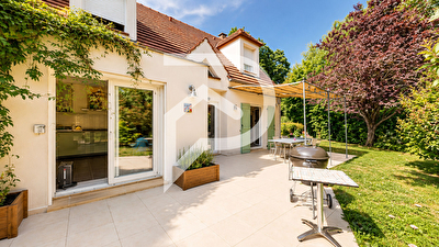 Maison familiale 158 m² avec piscine à Maule