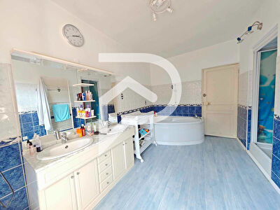 Semi individuelle de plus de 200m2 avec garage