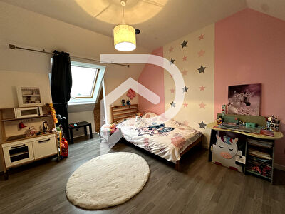 Pavillon individuel de 2011 semi plain pied avec garage double