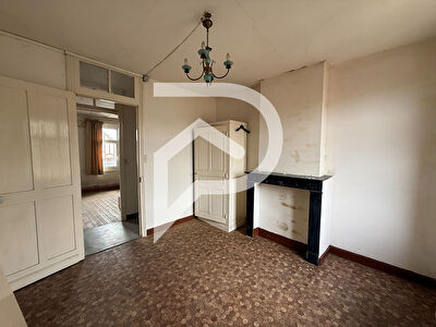 Maison individuelle à usage mixe de commerce et d'habitation à Marcoing