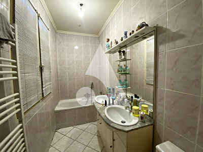Maison Romainville 5 pièce(s) 95.7 m2 ROMAINVILLE photo 4