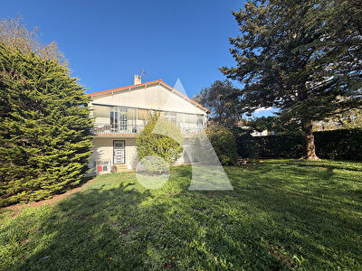 Maison 8 pièces 143 m² · à Niort · 143 m² · 198 000 €