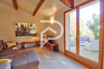 Deux villas avec piscine sur 2400 m2 de terrain à Saint Julien
