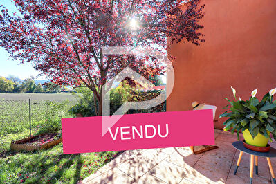 VILLA LUMINEUSE AU CALME DANS RESIDENCE SECURISEE AVEC PISCINE