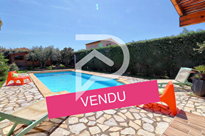 VILLA TYPE 5 AVEC DEPENDANCE ET PISCINE SUR 1100M2 DE JARDIN ARBORE