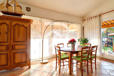 VILLA  LUMINEUSE TYPE 5 DE 140M2  AU CALME SUR 1000M2 DE JARDIN