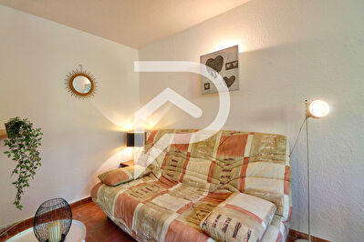 STUDIO MEUBLE DE 26.50M2 EN REZ DE CHAUSSEE AVEC JARDIN PROCHE DES THERMES