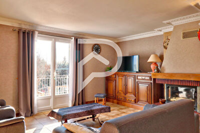 VILLA LUMINEUSE TYPE 5 AVEC JARDIN ARBORE DE 1145M2