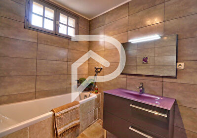 MAISON TYPE 4 DE 123M2 AVEC VERANDA JARDIN ET PISCINE