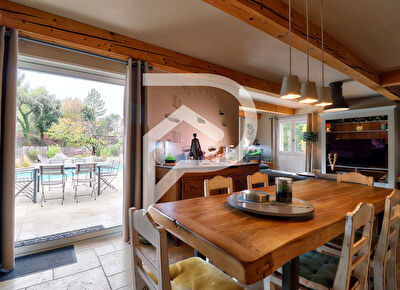 VILLA T6 AU CALME AVEC JARDIN DE 6500M2 PISCINE ET GARAGE