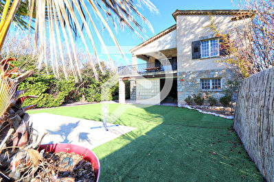VILLA TYPE 6 DE 165M2 AVEC PISCINE ET ATELIER DE 160M2 SUR TERRAIN DE 1058M2