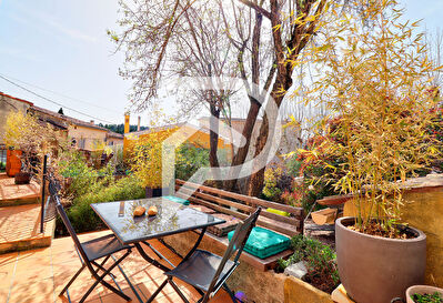 MAISON T5  DE 140M2 AVEC JARDIN ET TERRASSES AU COEUR DU VILLAGE