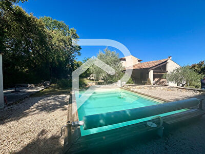 VILLA TYPE 6 AU CALME DE 172M2 AVEC JARDIN GARAGE ABRI VOITURE DOUBLE ET PISCINE