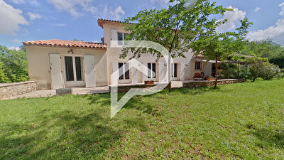 VILLA TYPE 6 AU CALME DE 172M2 AVEC JARDIN GARAGE ABRI VOITURE DOUBLE ET PISCINE