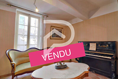 MAISON DE VILLAGE TYPE 5 DE 135M2 ENVIRON AVEC TERRASSE ET GARAGES AU COEUR DU VILLAGE