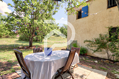 VILLA T5 AVEC GRAND JARDIN PISCINE ET GARAGE