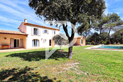 VILLA T6 AU CALME JARDIN PISCINE TERRASSES