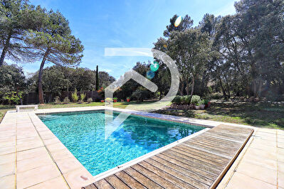 VILLA T6 AU CALME JARDIN PISCINE TERRASSES
